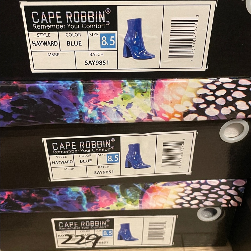 •CAPE ROBBIN• “Hayward” Blue Heeled Booties // square toe + block heel // NIB - Picture 16 of 16